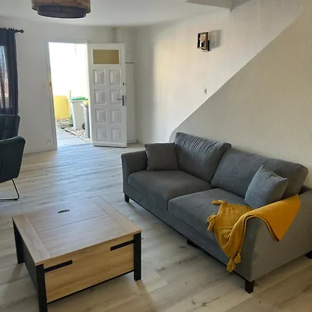 Maison Face A La Proche Village De Noel 펜션