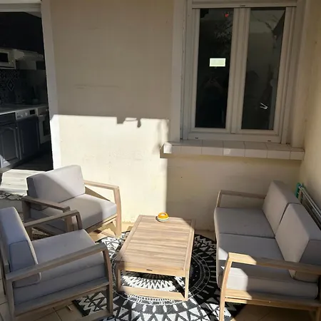 Maison Face A La Proche Village De Noel 펜션 *